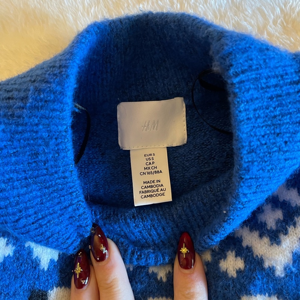 H&M Blue and White sheep patterned sweater - Picture 4 of 6